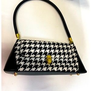 Fashionable Patterned Black and white shoulders bag/ Hand Bag (Used) lightly
